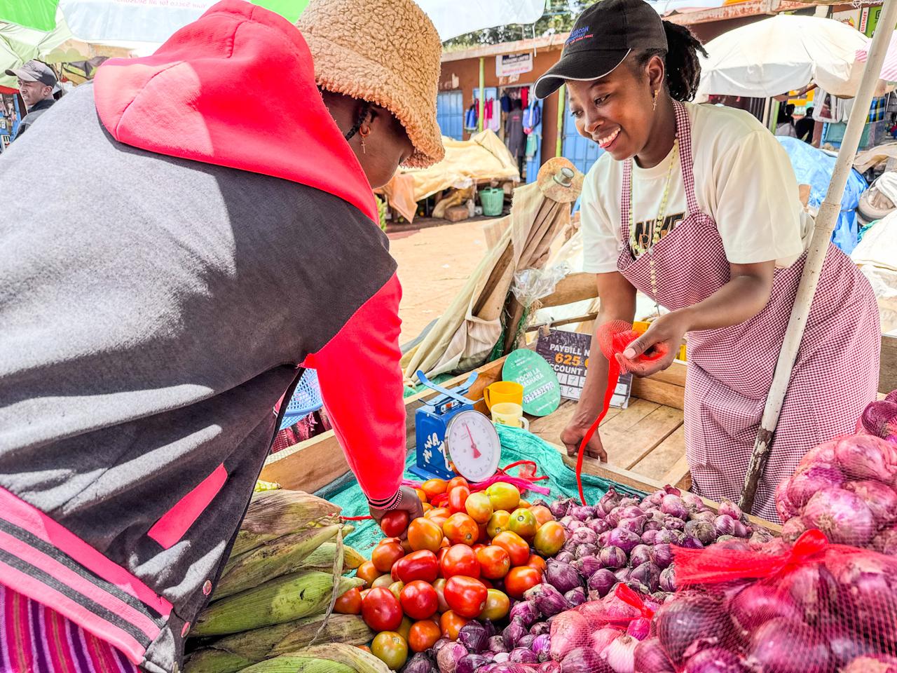 Mary-Muthoni-serves-a-customer-at-her-stall-in-Karatina-Market.-Photo-by-Wambui-Kimari.jpeg
